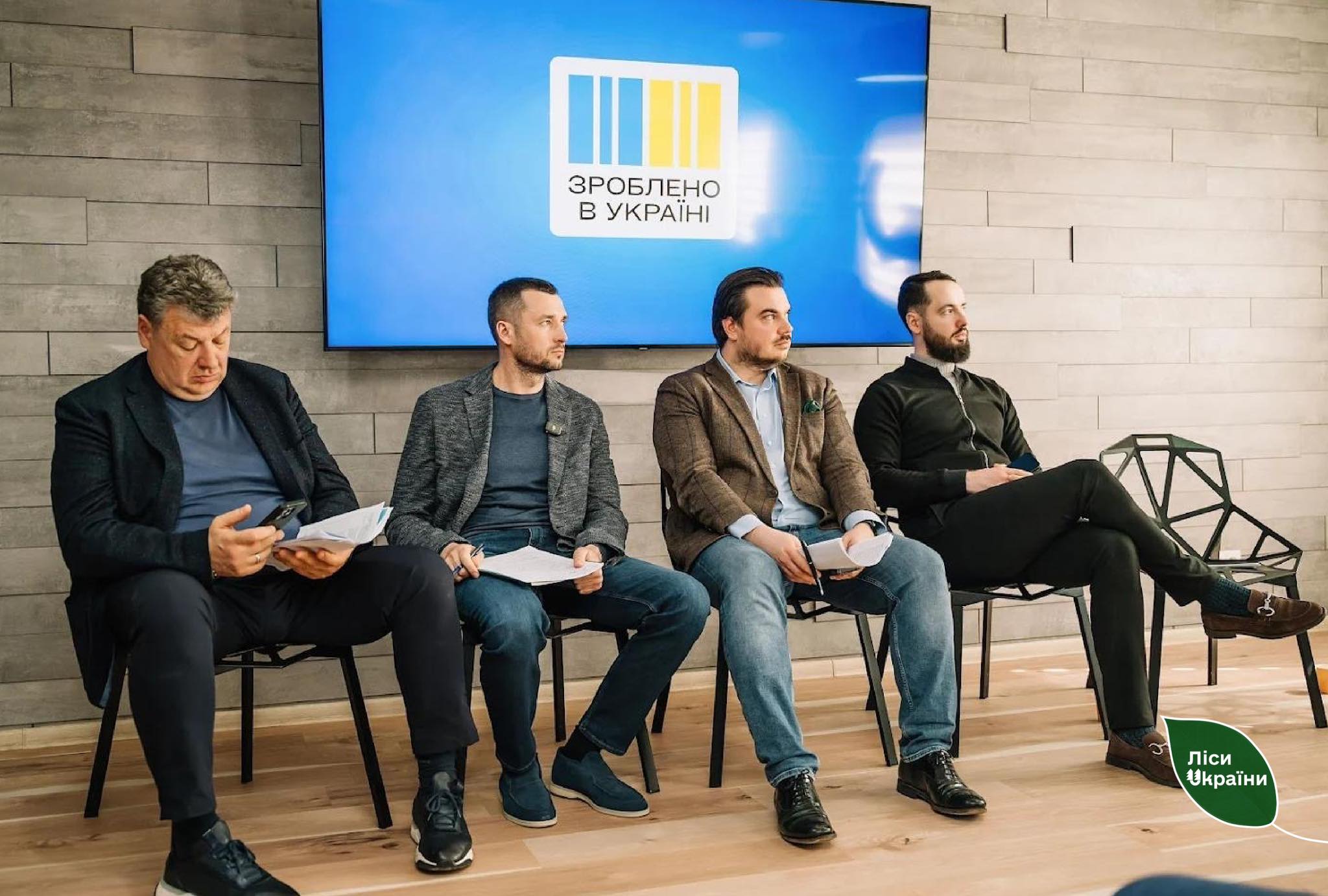 “На Рівненщині продовжили діалог з деревообробниками, народними депутатами та керівництвом областей, розпочатий на березневому форумі в Житомирі”, – генеральний директор Юрій Болоховець.