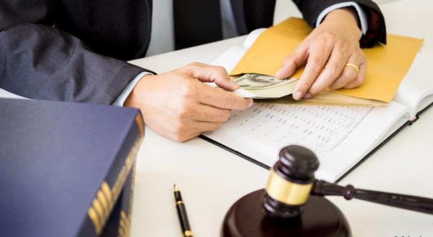 Повідомити про корупцію та отримати захист: що потрібно знати?