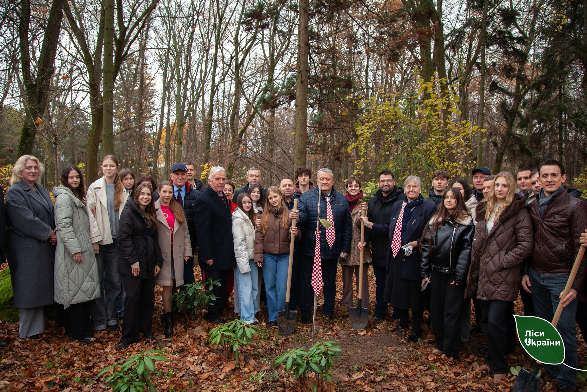 SFE “Forests of Ukraine” joined the autumn tree-planting campaign at the NULES Botanical Garden