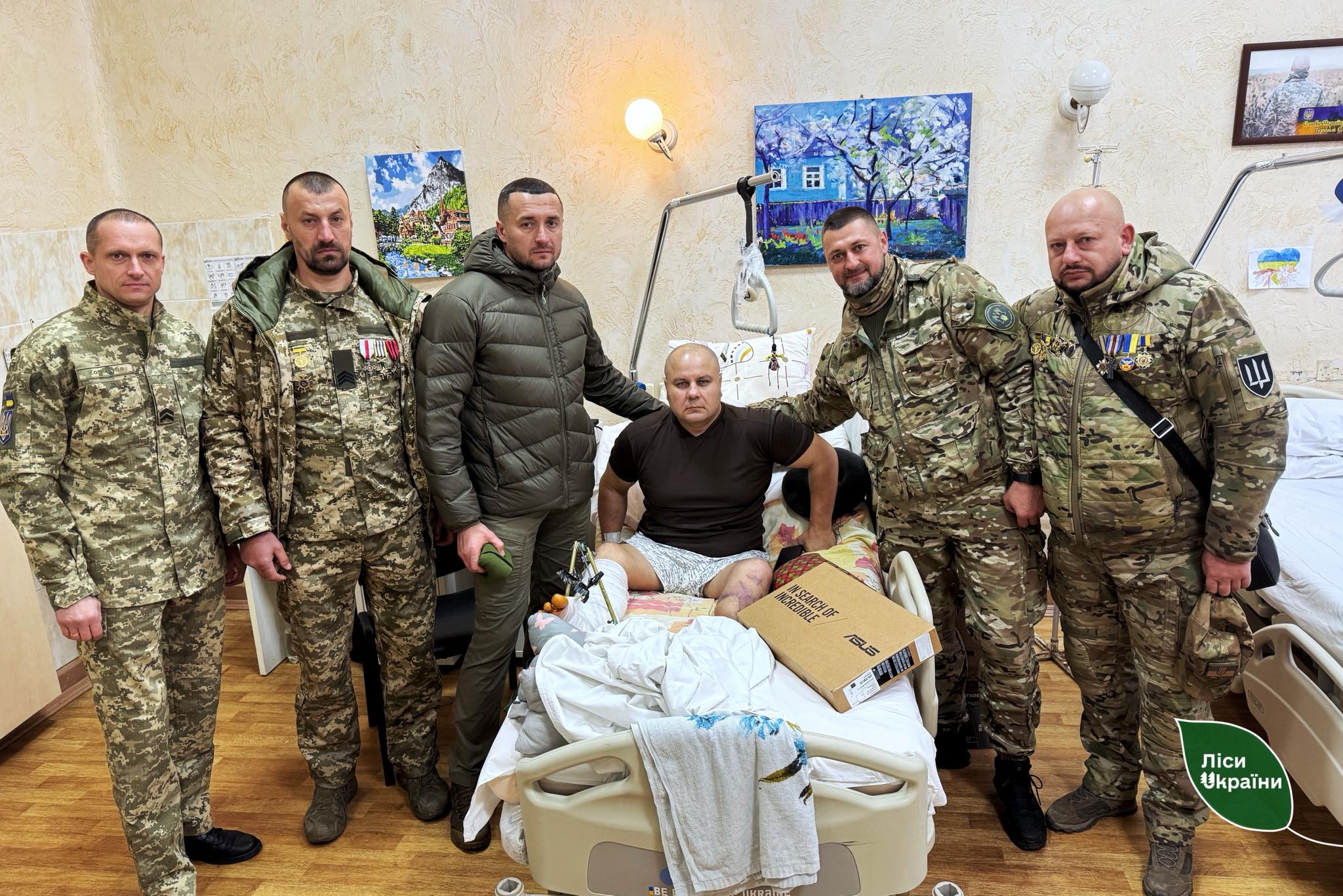 Генеральний директор Юрій Болоховець разом з ветеранами завітав до важкопораненого воїна-лісівника
