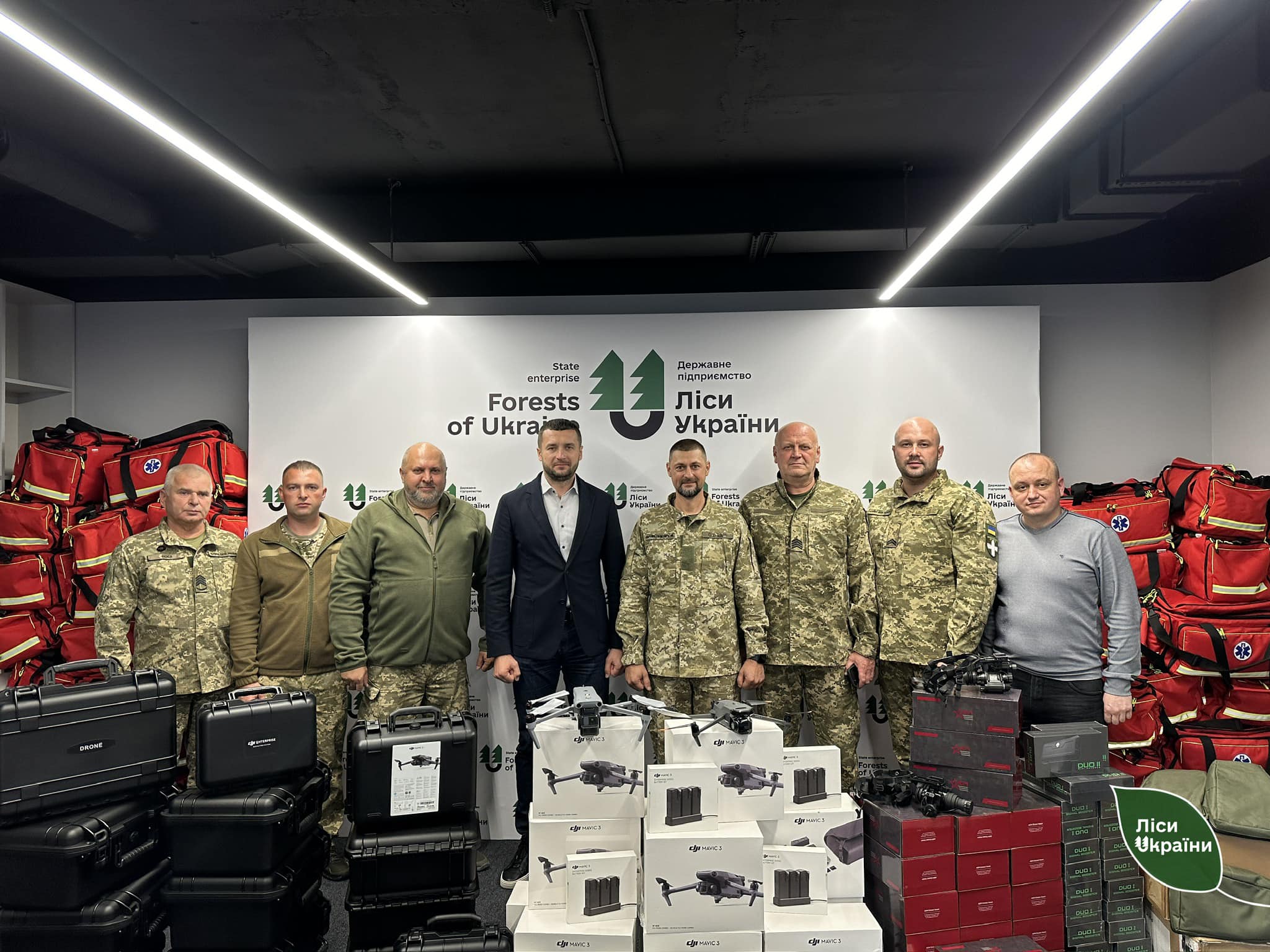 Відправляємо на фронт 56 квадрокоптерів, 40 приладів нічного бачення, зарядні станції, акумулятори та багато іншого!
