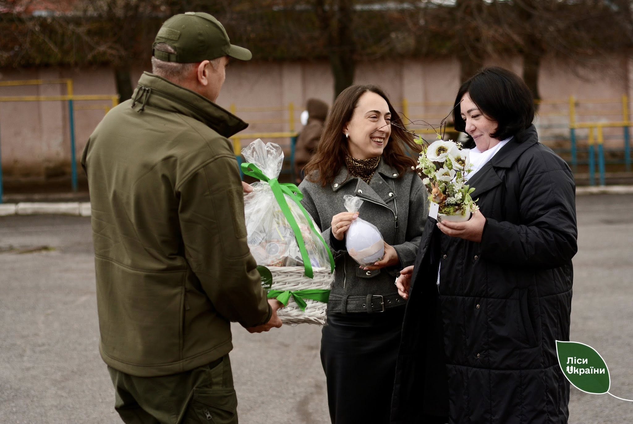 До Великодня працівники Центральної філії відвідали родини загиблих та зниклих безвісти захисників