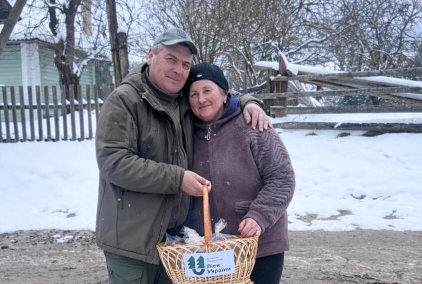 Лісівники філії “Карпатський лісовий офіс” продовжують підтримувати родини своїх колег, які віддали життя або зникли безвісти, захищаючи Україну
