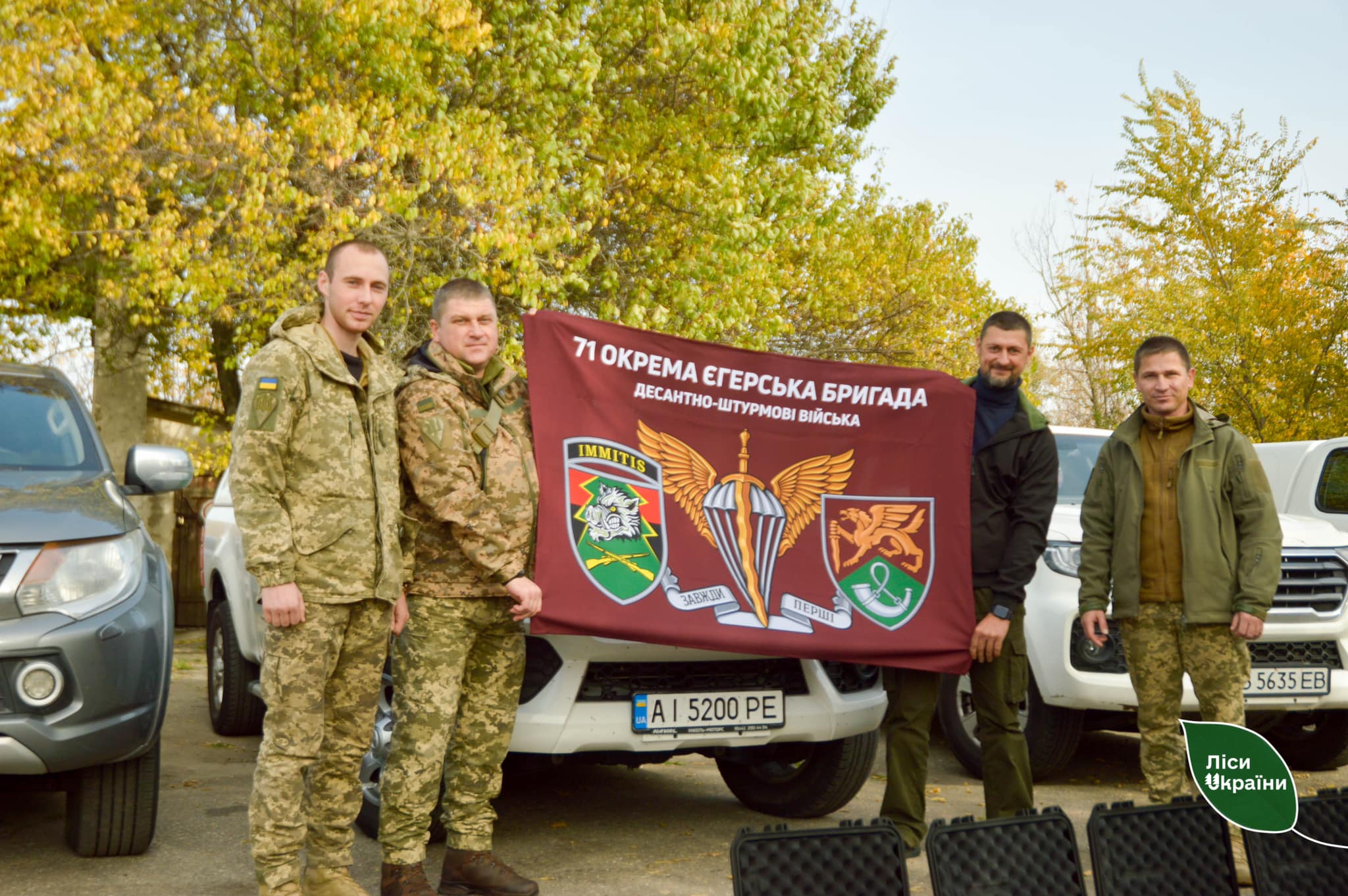 Спілка воїнів-лісівників передала на фронт ще 5 розвідувальних дронів MAVIC 3T, MAVIC 3E та 6 пікапів!